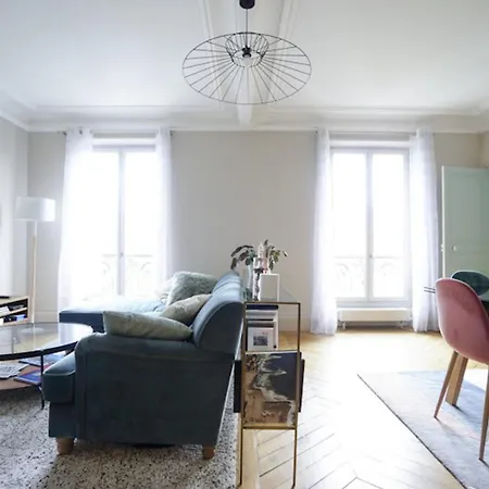 Spacious Unoverlooked Nest With Open View Апартаменты *